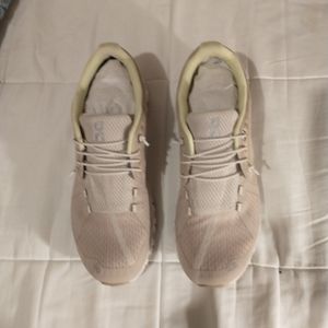 On Cloud running shoes, size 9.5, Sand/Pearl